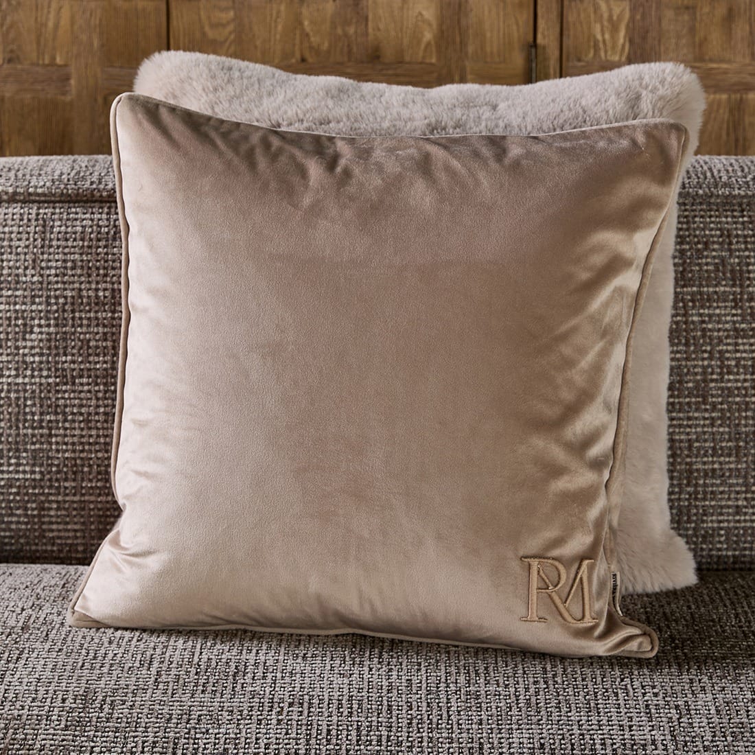 MadierePillow50x50week29596900__1