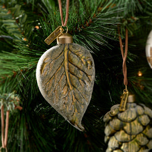 Pretty Leaf Ornament 458980