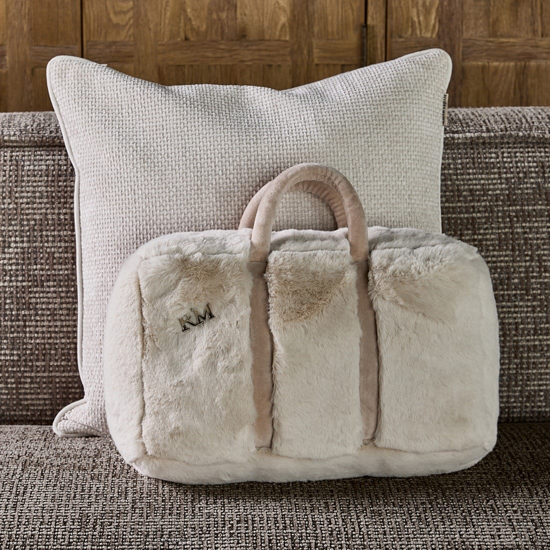 RMHandbagFauxFurBoxPillow584510__1