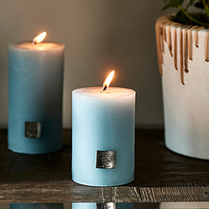Rustic candle Med. Blue 7x10 334380