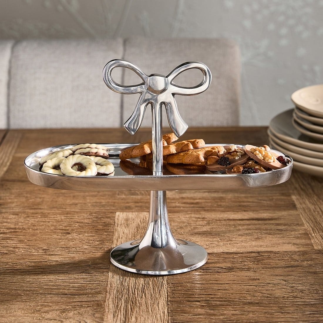 ClassicBowCakeStandweek48582670__1