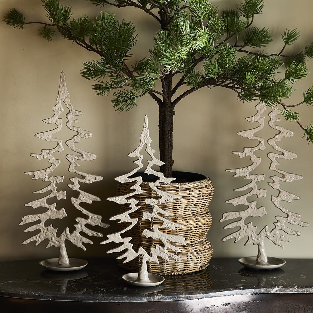 FestiveChristmasTreeStatueL597750__1