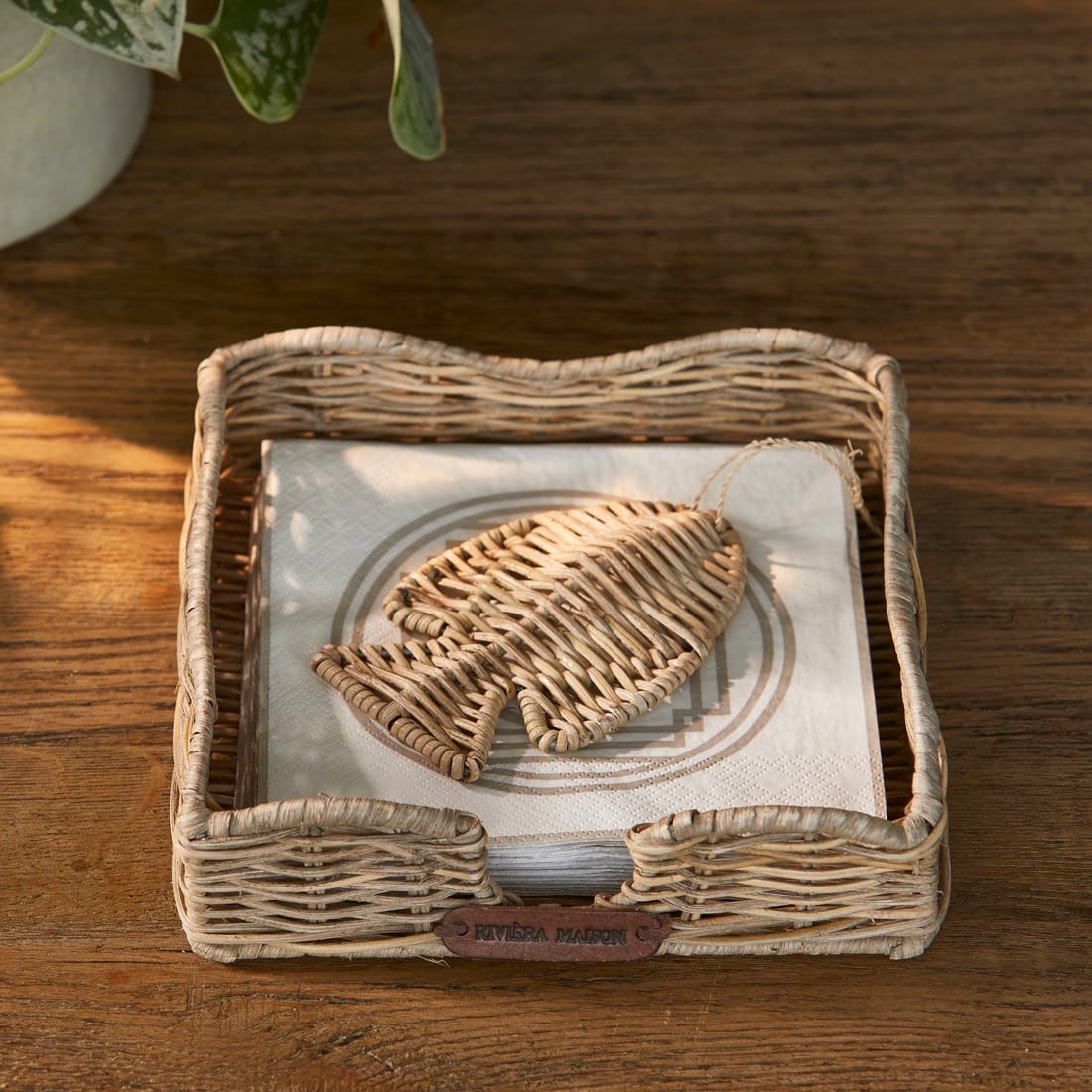 RusticRattanFishNapkinHolder573840__1